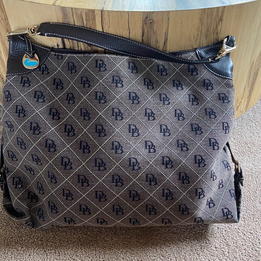 VINTAGE DOONEY AND BOURKE BLACK GRAY MONOGRAM DIAMOND PATTERN HOBO BAG